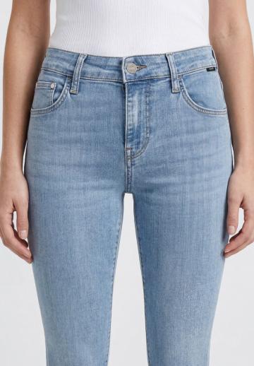 Узкие джинсы