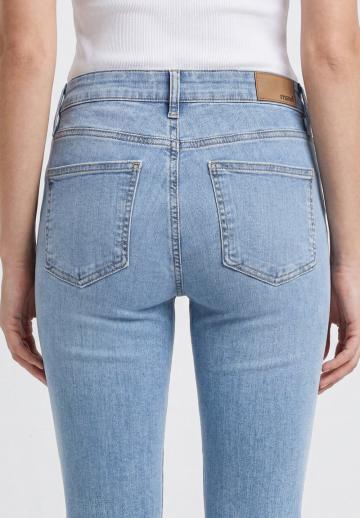 Узкие джинсы