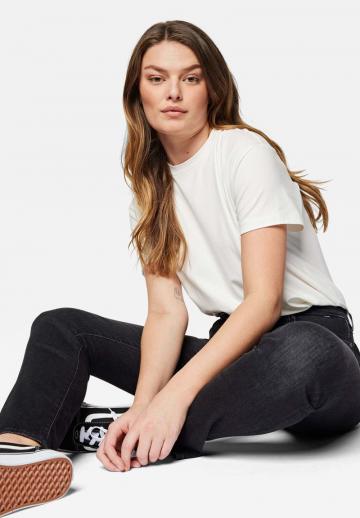 Узкие джинсы