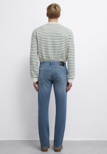 Прямые джинсы