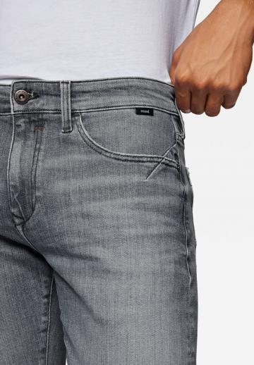 Узкие джинсы