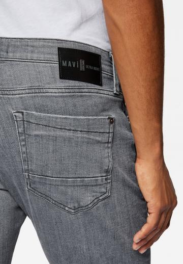 Узкие джинсы