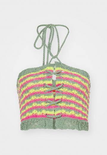 Топ на бретельках