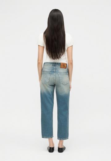 Короткие джинсы