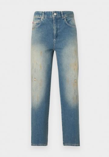 Короткие джинсы