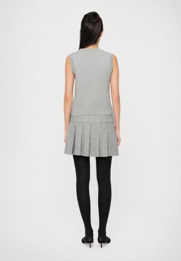 Пуловер без рукавов