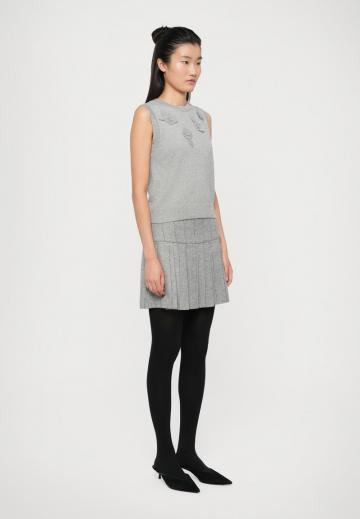 Пуловер без рукавов