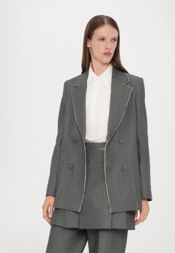 Блейзер с накладными карманами