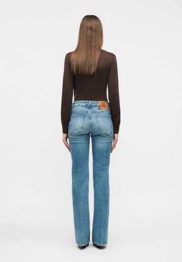 Клешеные джинсы