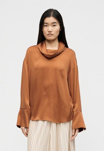 Атласная блузка