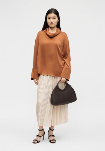 Атласная блузка