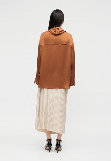 Атласная блузка