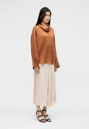 Атласная блузка