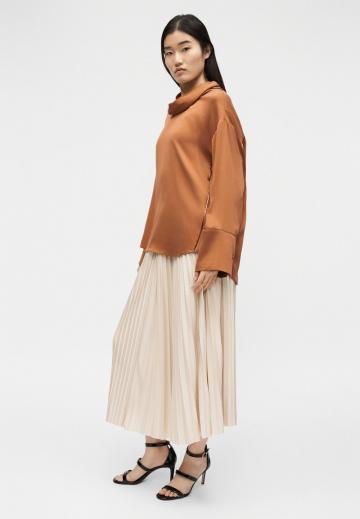 Атласная блузка