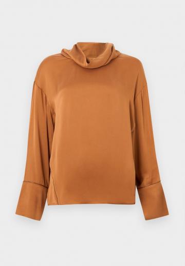 Атласная блузка