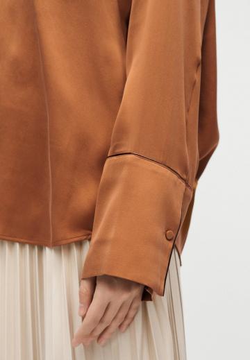 Атласная блузка