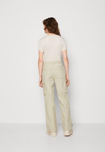 Брюки с накладными карманами