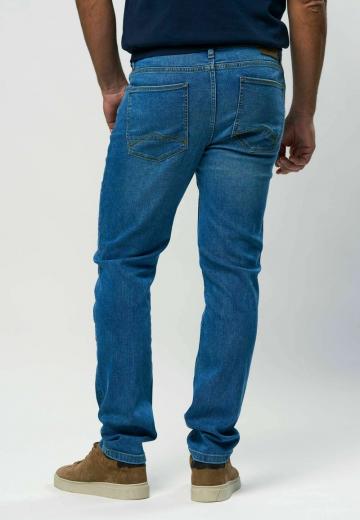 Узкие джинсы