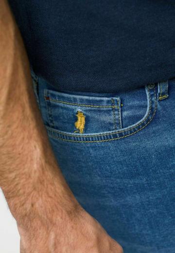 Прямые джинсы