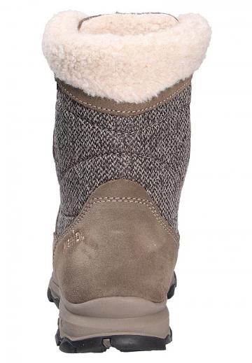 Спортивные сапоги