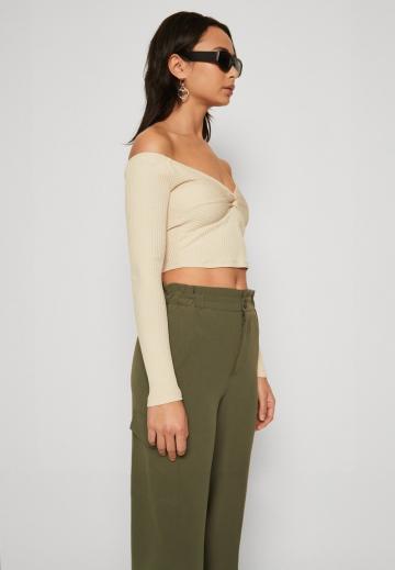 Брюки с накладными карманами