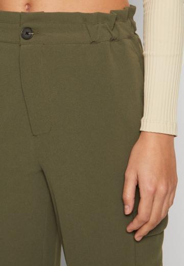 Брюки с накладными карманами