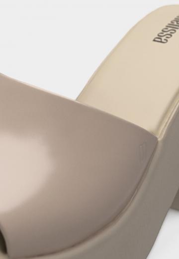 Босоножки на каблуке