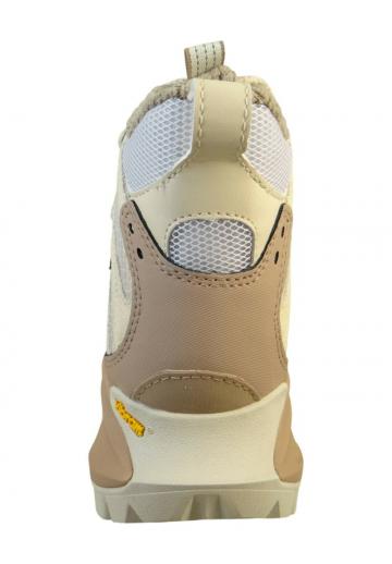 Спортивные сапоги