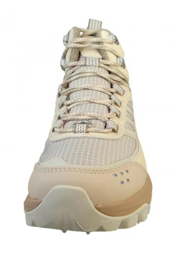 Спортивные сапоги