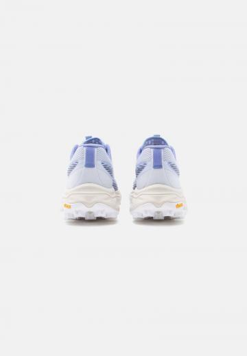 Беговые кроссовки