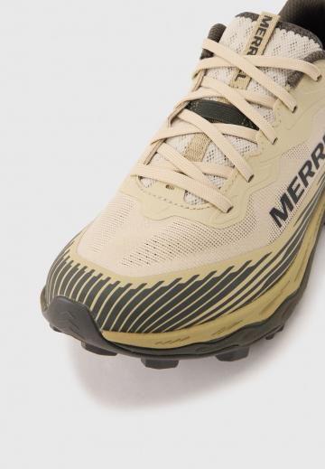 Походные кроссовки