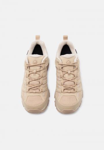 Походные ботинки