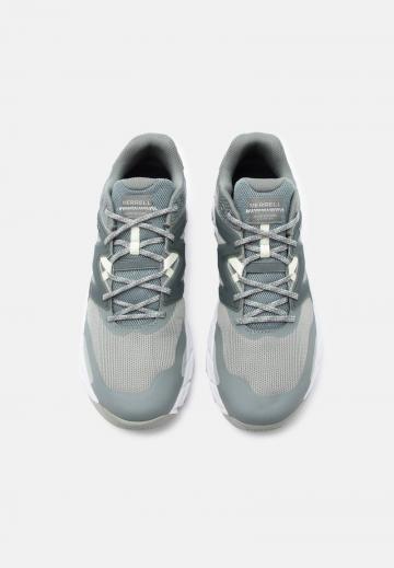 Походные кроссовки