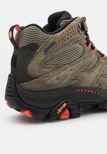 Походные ботинки