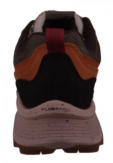 Походные кроссовки