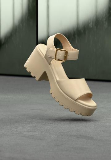 Босоножки на платформе