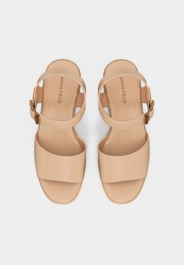 Босоножки на платформе