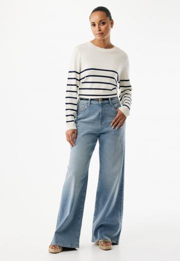 Пуловер в полоску