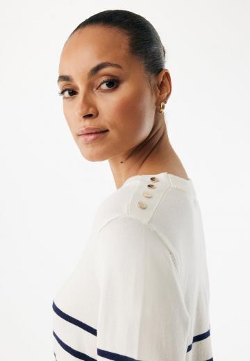 Пуловер в полоску