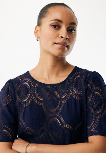 Кружевная блузка