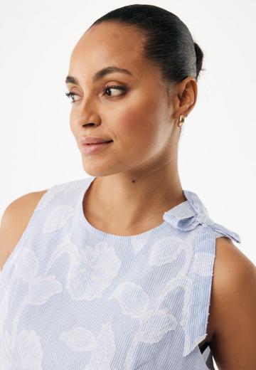 Блузка без рукавов