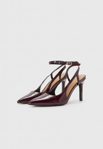 Туфли с ремешком