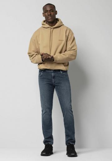 Узкие джинсы