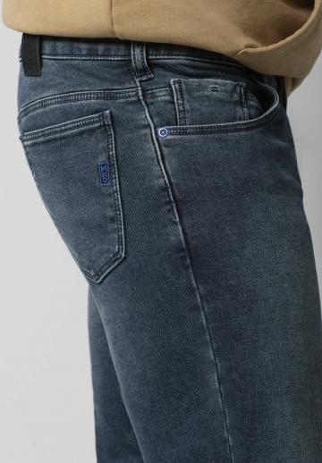 Узкие джинсы