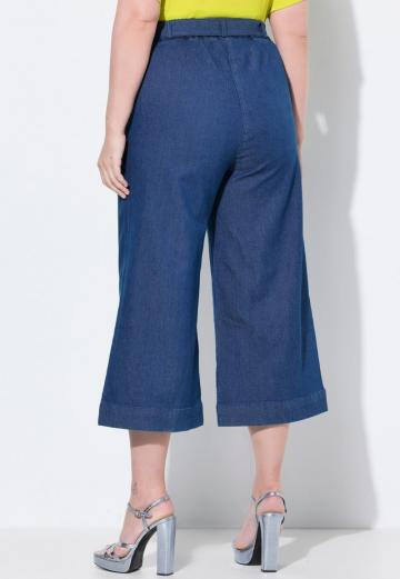 Короткие джинсы