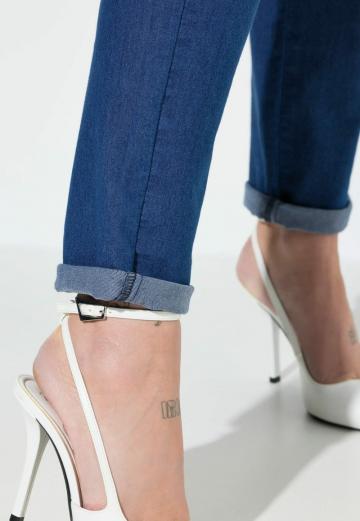 Узкие джинсы