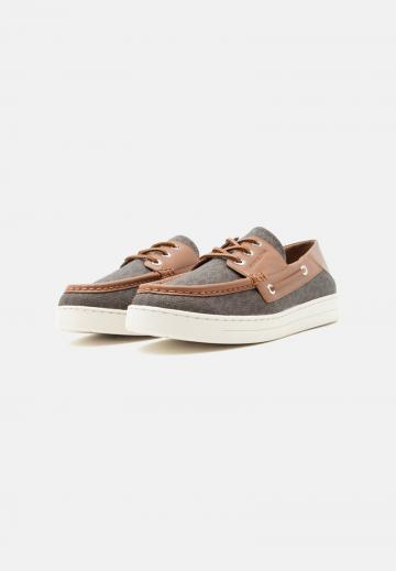 Ботинки на шнуровке