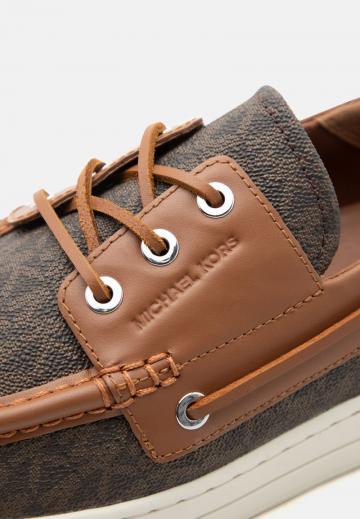 Ботинки на шнуровке