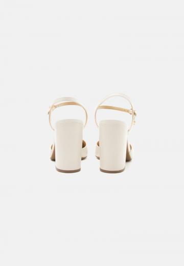 Туфли на высоком каблуке