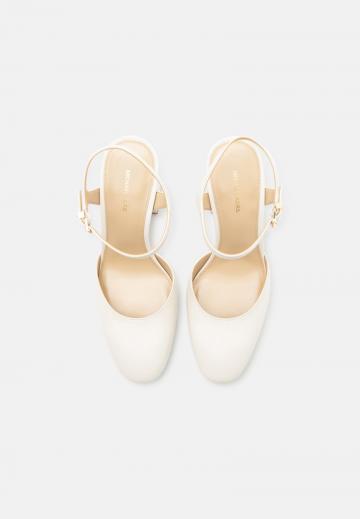 Туфли на высоком каблуке